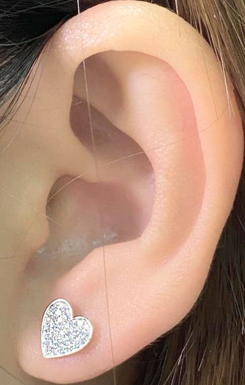 14kt yellow gold diamond and sapphire heart earrings - Image 2